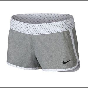 Nike - women’s reversible shorts - small